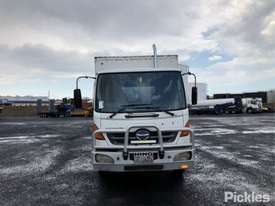 2004 Hino FD1J - picture1' - Click to enlarge