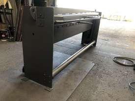 Pneumatic guillotine 2470 x 1.6 - picture2' - Click to enlarge