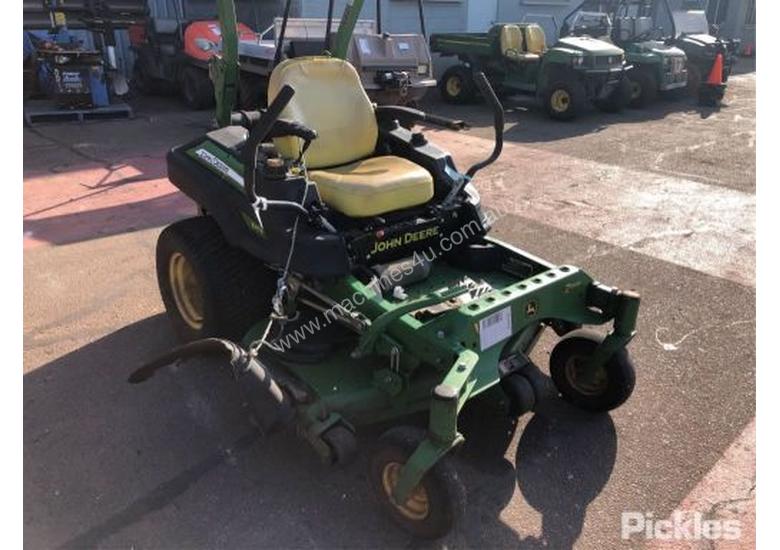 caption 2014 John Deere ZTrak