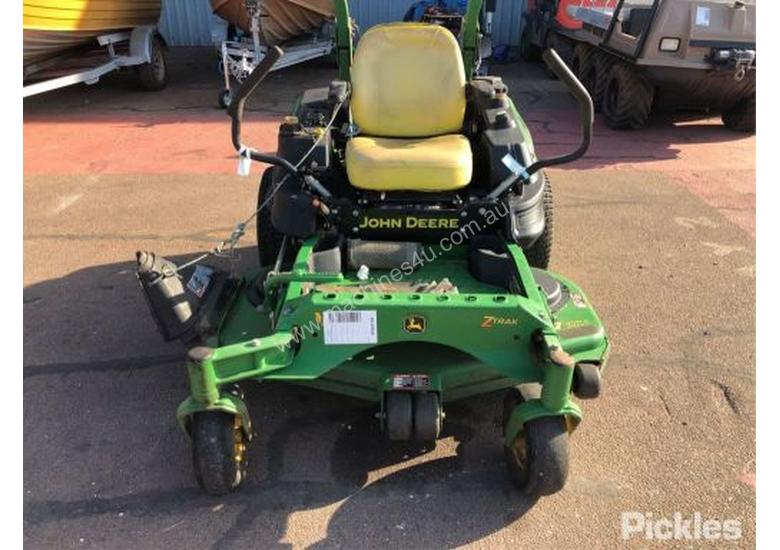 caption 2014 John Deere ZTrak