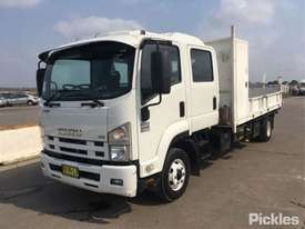 2010 Isuzu FRR600 - picture2' - Click to enlarge
