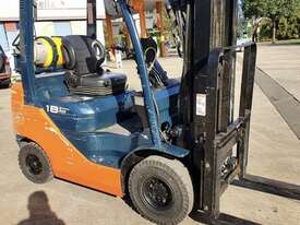 Toyota 1.8 Tonne Container Mast Forklift - picture0' - Click to enlarge