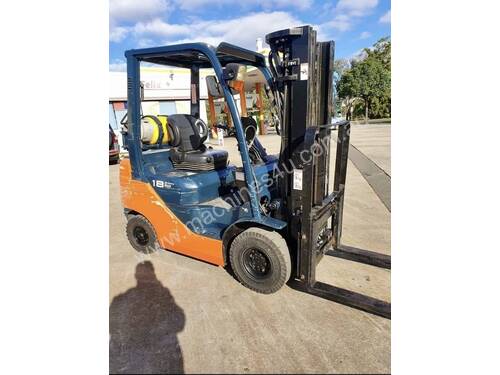 Toyota 1.8 Tonne Container Mast Forklift