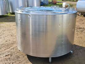 1,580lt STAINLESS STEEL TANK, MILK VAT - picture1' - Click to enlarge