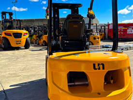 UN Forklift  3.5T Diesel: Forklifts Australia - the Industry Leader! - picture1' - Click to enlarge
