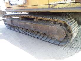 20 ton excavator - picture1' - Click to enlarge