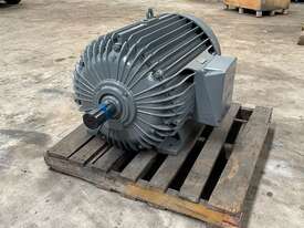 150 kw 200 hp 6 pole 990 rpm 415 volt Foot Mount 315 frame POPE AC Electric Motor Reconditioned Used - picture2' - Click to enlarge