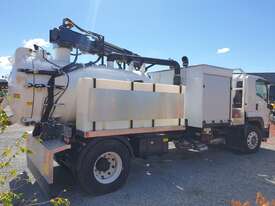 2018 ISUZU FVR RING-O-MATIC 4000L VACUUM TRUCK - picture2' - Click to enlarge