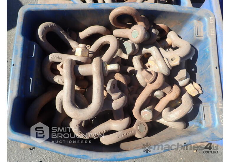 Used PALLET COMPRISNG OF ASSORTED SHACKLES AND EYE BOLTS Shackles in