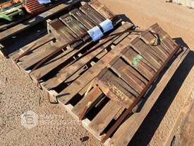 PALLET COMPRISING OF BUCKET TEETH (UNUSED) - picture0' - Click to enlarge