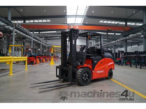 Noblelift 5 Tonne 4 Wheel Electric Counterbalance Forklift