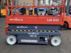 Skyjack SJ3220 Scissor lift 6.1m platform height Super low hours - picture0' - Click to enlarge
