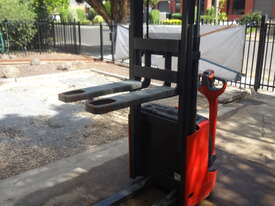 Linde L12 - Electric Walkie-stacker 2012 - Hire - picture0' - Click to enlarge