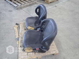 2 X TOYOTA FORKLIFT SEATS - picture0' - Click to enlarge