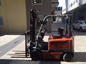 Used Toyota 2 Tonne Electric Forklift - picture2' - Click to enlarge