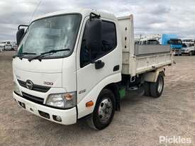 2017 Hino 300 616 - picture1' - Click to enlarge