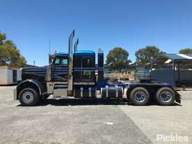 2012 Peterbilt 388 - picture1' - Click to enlarge