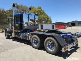 2012 Peterbilt 388 - picture2' - Click to enlarge