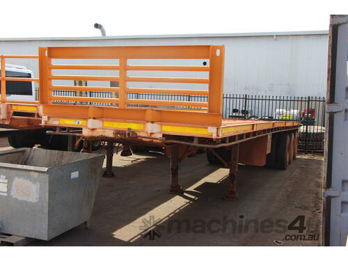 HOWARD PORTER 40 FOOT FLAT TOP TRAILER