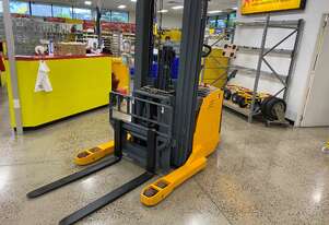 Fork Stacker Electric Reach Truck