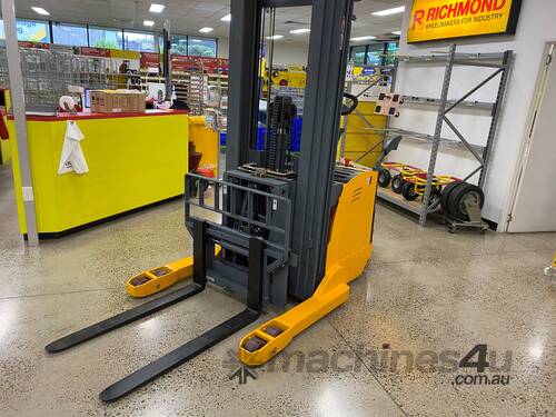 Fork Stacker Electric Reach Truck 
