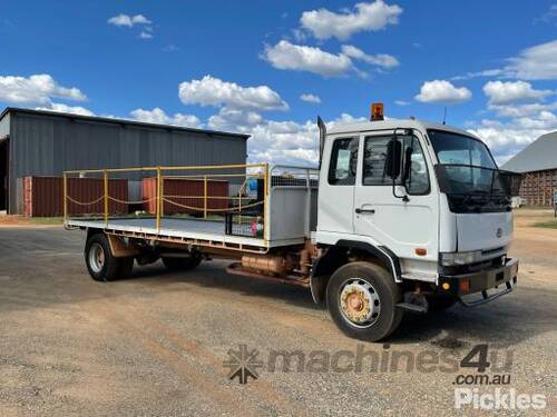 1998 Nissan UD PKC310 Flat Bed Tray