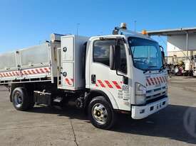 Isuzu NPR400 - picture0' - Click to enlarge