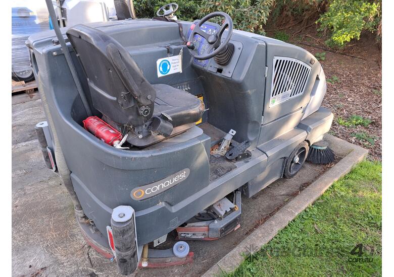 Used nilfisk Nilfisk CS7010 LPG combination sweeper scrubber Selling as