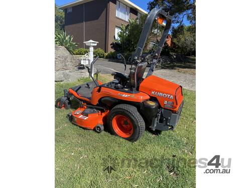 KUBOTA ZG227 Zero Turn