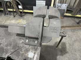 Welding Bench and Offset Vise - picture0' - Click to enlarge