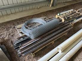 QUANTITY STEEL POSTS FENCING - picture0' - Click to enlarge