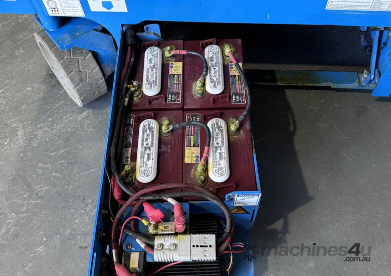 2018 Genie GS1932 Electric Scissor Lift image 4