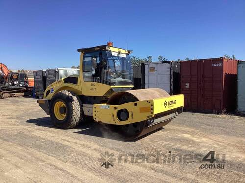 caption BOMAG BW213D-5 Smooth Drum Roller