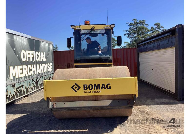 caption BOMAG BW213D-5 Smooth Drum Roller