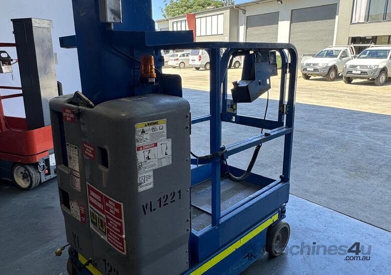 2015 Used 2015 Genie GR12 Electric Run About Man Lift image 3