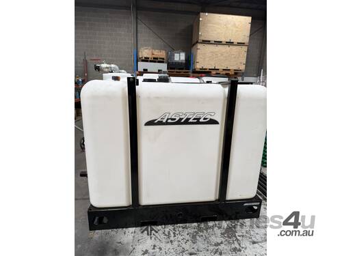 caption 2000L Poly Tank with Jets