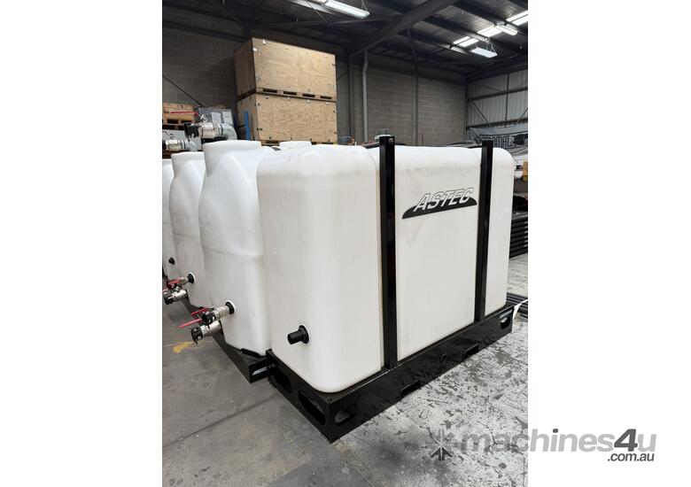 caption 2000L Poly Tank with Jets