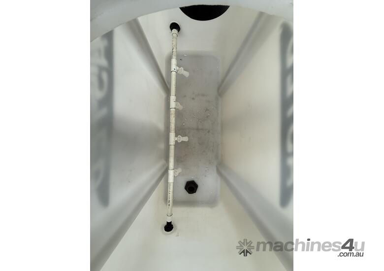 caption 2000L Poly Tank with Jets