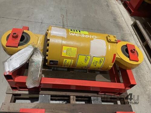 caption CATERPILLAR 777D, 777C, 777B RECONDITIONED CYLINDER SUSPENSION REAR