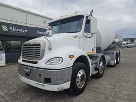 2021 Freightliner FLX   8x4 Concrete - Agitator - picture2' - Click to enlarge