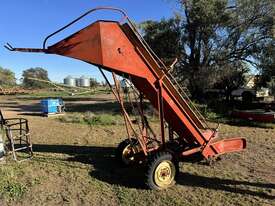 NEW HOLLAND 471 Hay Elevator - picture0' - Click to enlarge