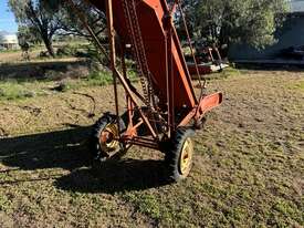 NEW HOLLAND 471 Hay Elevator - picture0' - Click to enlarge