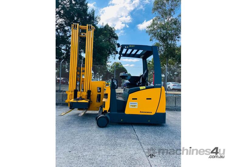 caption JUNGHEINRICH EFX413 NARROW ISLE 4 DIRECTIONAL SIDE LOAD ELECTRIC FORKLIFT TRI-LATERAL STACKER 7M