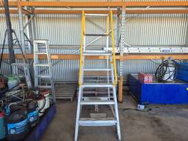 Gorilla 1.5m Picking Ladder - picture0' - Click to enlarge