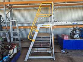 Gorilla 1.5m Picking Ladder - picture1' - Click to enlarge