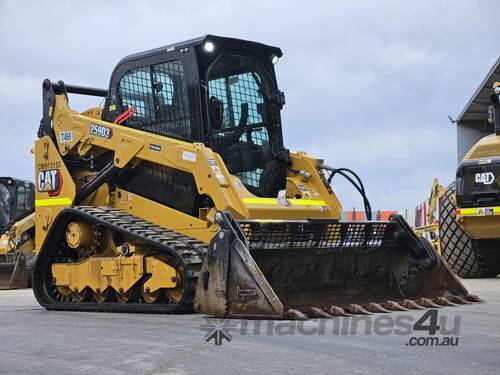 caption USED 2021 CAT 259D3 TRACK LOADER WITH FULL SPEC, 4 IN 1 BUCKET AND 1090 HOURS