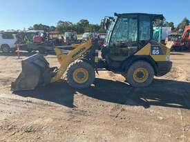 Komatsu WA65-5 Articulated Wheeled Loader - picture2' - Click to enlarge