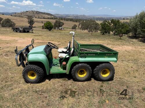 John Deere Gator 