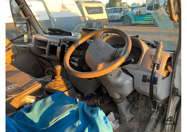 caption 2004 Hino Dutro U404 Tipper