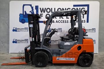 Wollongong Forklift: 2016 Toyota 2.5T LPG, 3-Stage Container Mast, 4.3m Lift!